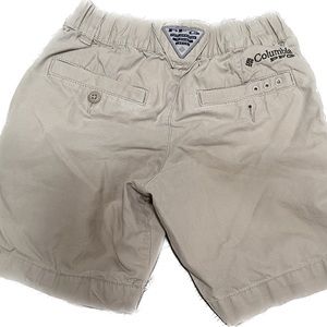 Boys shorts (khaki Columbia kids xxs ) grey dri-fit material (cat and jack xs)
